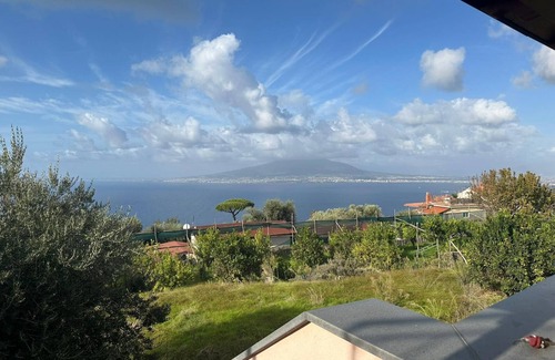 Monte Chiaro House | Holiday Home 'Camera Ulivo Con Vista Mare' with Sea View, Wi-Fi and Air Conditioning
