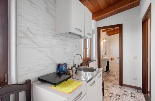 Monte Chiaro House | Holiday Home 'Monolocale Con Vista Mare' with Sea View, Wi-Fi and Air Conditioning