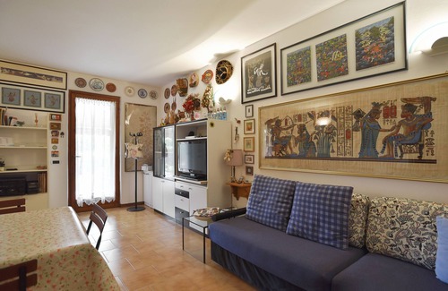 Pacengo Apartment | Holiday Apartment “Dei Salici” with Garden, Pool, Air Conditioning & WiFi
