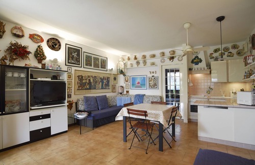 Pacengo Apartment | Holiday Apartment “Dei Salici” with Garden, Pool, Air Conditioning & WiFi