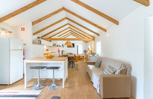 Santa Margarida da Serra House | Holiday Home 'Monte Da Venda De Baixo' with Mountain View, Private Pool and Wi-Fi