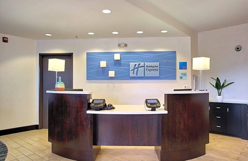 East Side Costa Mesa Hotel | Holiday Inn Express Costa Mesa, an IHG Hotel
