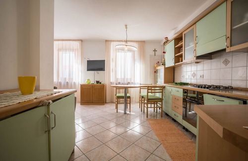 Roncone Apartment | Holiday Accommodation "Appartamento Meridiana" with Mountain View & Wi-Fi
