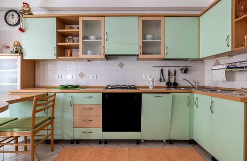 Roncone Apartment | Holiday Accommodation "Appartamento Meridiana" with Mountain View & Wi-Fi