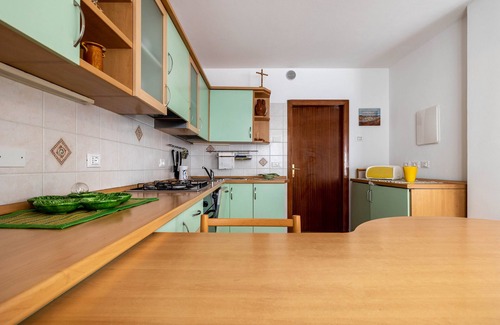 Roncone Apartment | Holiday Accommodation "Appartamento Meridiana" with Mountain View & Wi-Fi