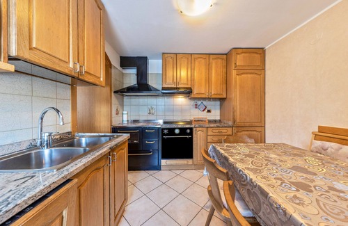 Brez House | Holiday Accommodation "Appartamento Pisani" with Balcony & Wi-Fi