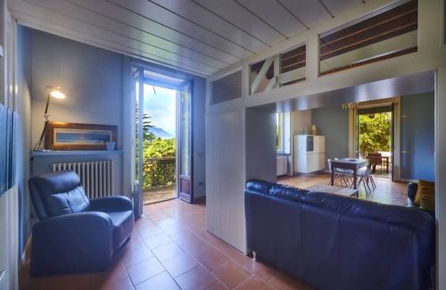 Lierna Apartment | Holiday Accommodation "Design Loft in Villa Magnolia"