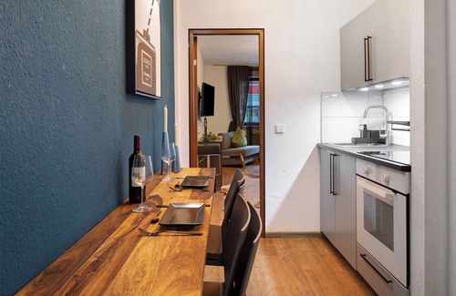 Stuhlinger Old Town Apartment | Holiday Apartment 'Am Bahnhof Freiburg' with Wi-Fi