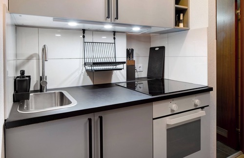 Stuhlinger Old Town Apartment | Holiday Apartment 'Am Bahnhof Freiburg' with Wi-Fi