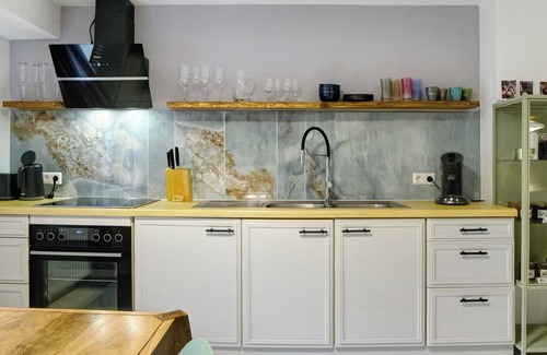 Ihringen Apartment | Holiday Apartment "Dreiländereck Am Kaiserstuhl" with Private Garden & Wi-Fi