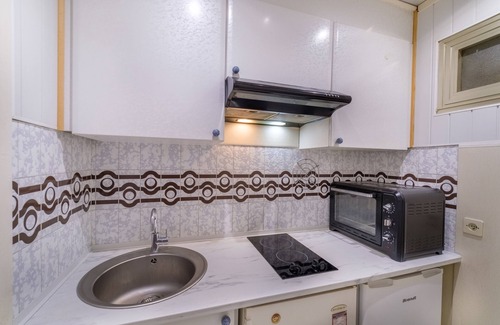 Saint-Laurent-du-Var Apartment | Holiday Apartment "Le Maeva" with Sea View, Terrace & Wi-Fi