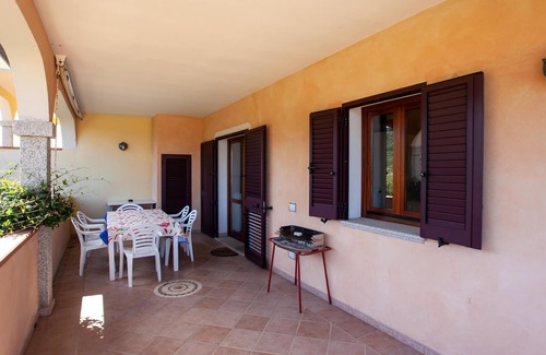 Buddittogliu Straulas House | Holiday Apartment with Air Conditioning, Parking Available; Pets Allowed