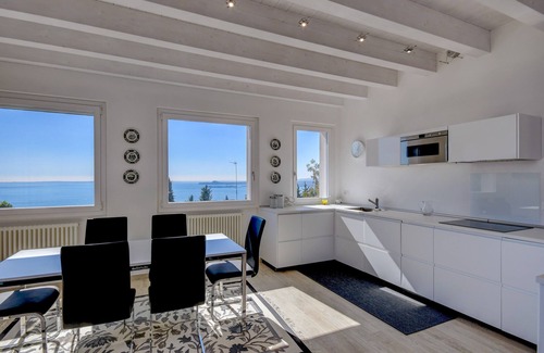 Pulciano Apartment | Holiday Apartment "Luxury 2" with Terrace and Lake View