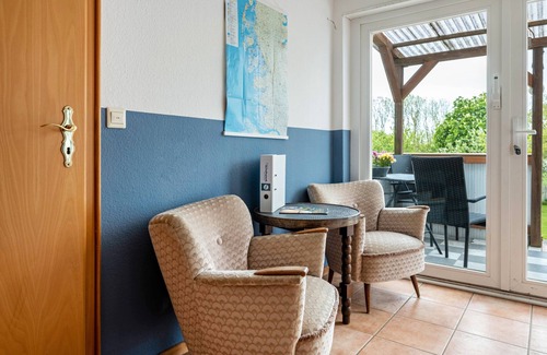 Emmelsbuell-Horsbuell Apartment | Holiday Apartment 'Fewo Ingrids Ferienhof' with Private Terrace, Shared Garden and Wi-Fi