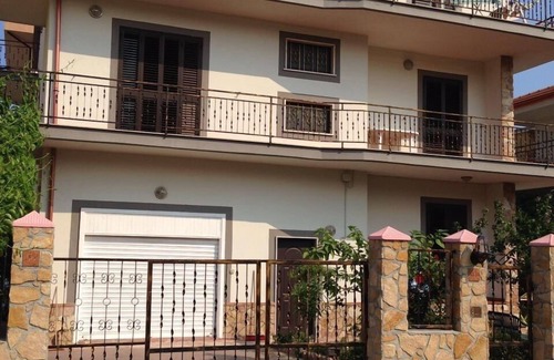 Strongoli Apartment | Holiday apartment directly on the sea