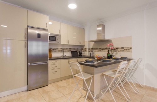 El Guincho Apartment | Holiday Apartment 'Rolycar 201' with Wi-Fi