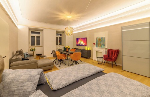 Gmuend in Kaernten Apartment | Holiday Apartment "Gasthof Alte Post Top 1 Top 4 Combo" with Mountain View and Wi-Fi
