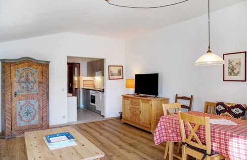 Seefeld in Tirol Apartment | Holiday Apartment "Haus Excelsior Top 40" with Mountain View, Balcony & Wi-Fi