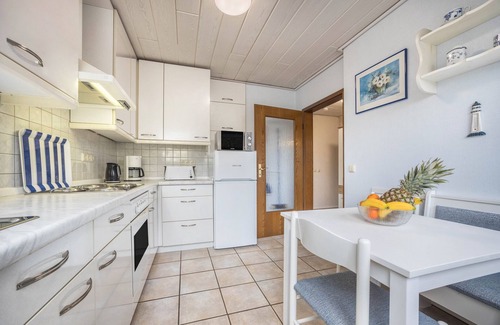 Porta Westfalica Apartment | Holiday Apartment "Sunshine" with Private Terrace, Private Garden and Wi-Fi