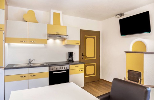 Bruck am Ziller Apartment | Holiday Apartment "Apart Rofan 45m2" with Shared Garden & Wi-Fi