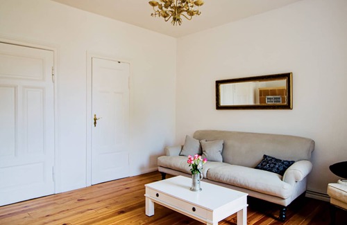 Neuenhagen Apartment | Holiday Apartment "Die Jute Stube" with 2 Shared Terraces, Shared Garden & Wi-Fi