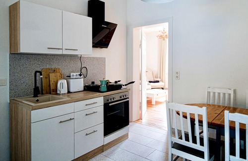 Neuenhagen Apartment | Holiday Apartment "Die Jute Stube" with 2 Shared Terraces, Shared Garden & Wi-Fi