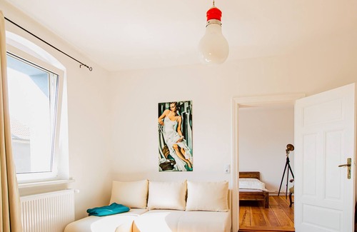 Neuenhagen Apartment | Holiday Apartment "Das Atelier" with 2 Shared Terraces, Shared Garden & Wi-Fi