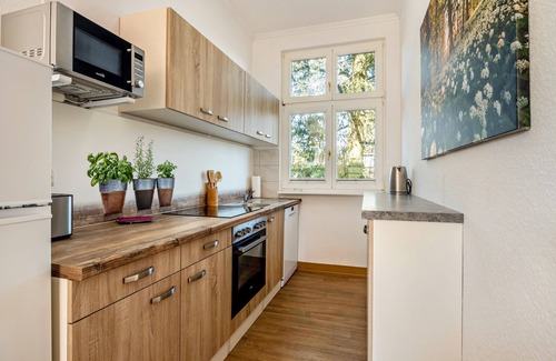Muritz Apartment | Holiday Apartment "Storchennest" with Private Terrace, Balcony & Wi-Fi