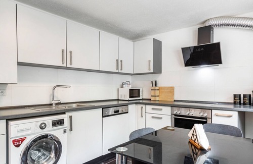 Kraiburg Apartment | Holiday Apartment 'Katharina' with Private Terrace, Shared Garden and Wi-Fi