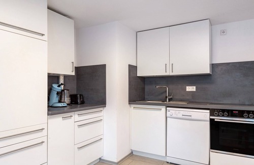 Kraiburg Apartment | Holiday Apartment 'Josefine' with Private Terrace, Shared Garden and Wi-Fi