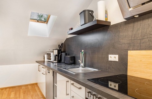 Kraiburg Apartment | Holiday Apartment 'Maximilian' with Shared Garden, Balcony and Wi-Fi