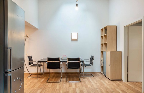 Kraiburg Apartment | Holiday Apartment 'Amelie' with Shared Garden, Balcony and Wi-Fi
