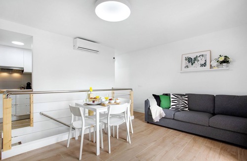 Caleta de Fuste Apartment | Holiday Apartment 'Liomor Luxury' with Shared Pool, Wi-Fi and Air Conditioning