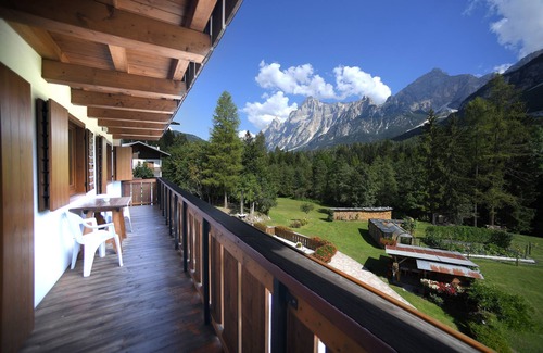 Villanova Apartment | Holiday Apartment "Nica Home Sorapis" with Mountain View, Shared Garden & Wi-Fi