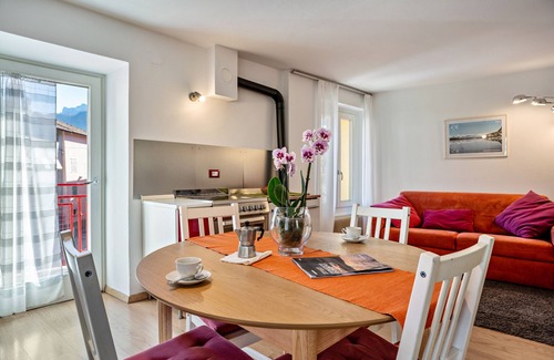 Borgo Valsugana Apartment | Holiday Apartment "Balconi Rossi Borgo Valsugana" with Mountain View, 2 Balconies & Wi-Fi