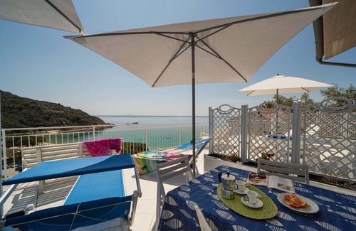 Cavoli Apartment | Holiday Apartment "Le Sirene Bilo 6" near the Beach with Private Terrace and Wi-Fi