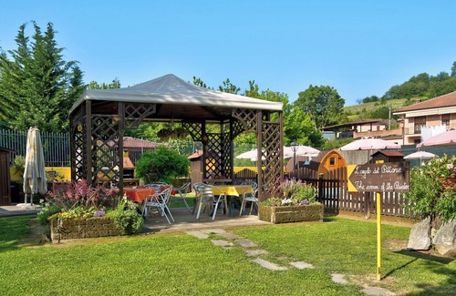 San Matteo Apartment | Holiday Apartment "Jasmine" with Pool, Private Terrace & Wi-Fi