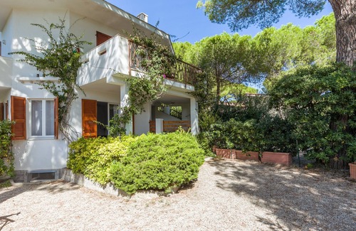 Marina di Campo Apartment | Holiday Apartment "Montecristo 1" with Terrace and Close to the Sea