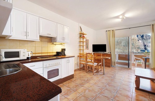 Vueltas Apartment | Holiday Apartment "Playita" with Sea View, Private Terrace & Wi-Fi