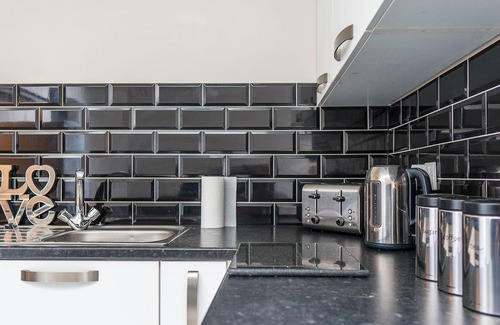 Pembroke Dock Apartment | HOLIDAY APARTMENT WITH HOT TUB, family friendly in Pembroke Dock