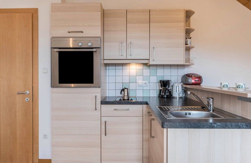 Collalbo Apartment | Holiday Apartment "Rosengarten" with Mountain View, Garden, Balcony & Wi-Fi