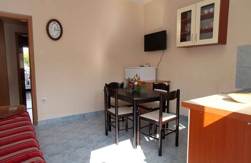 Okrug Donji Apartment | Holiday apartment 100 m from the beach