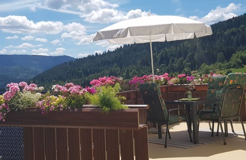 Forbach Apartment | Holiday Apartment '1' with Balcony and Wi-Fi