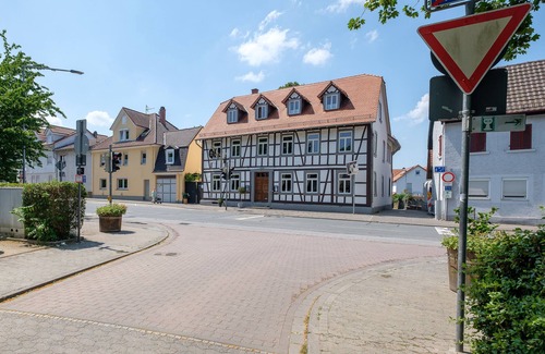 Zwingenberg Apartment | Holiday apartment 3 on the edge of the old town of Zwingenberg. Central and quiet.