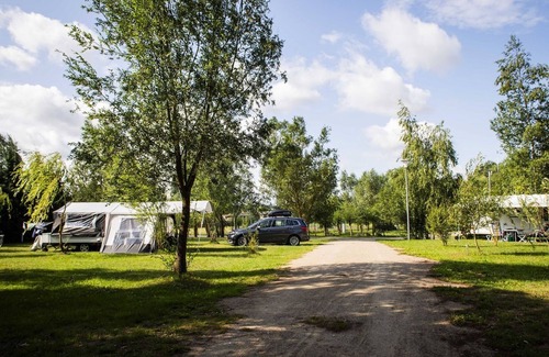 Neukalen Apartment | Holiday Apartment '4 - 6 People' with Shared Terrace and Wi-Fi
