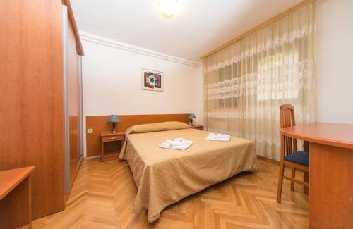 Pjescana Uvala Apartment | Holiday apartment 50m from the beach