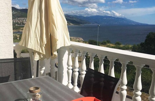 Povile Apartment | Holiday apartment 70 m from the sea