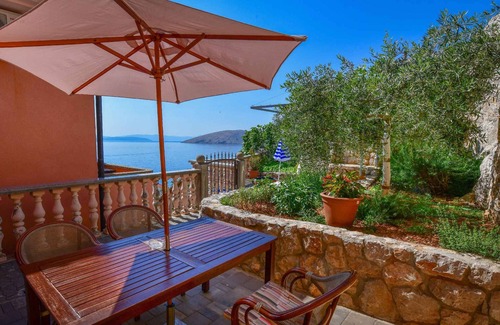 Stara Baska Apartment | Holiday apartment 80 meters from the beach