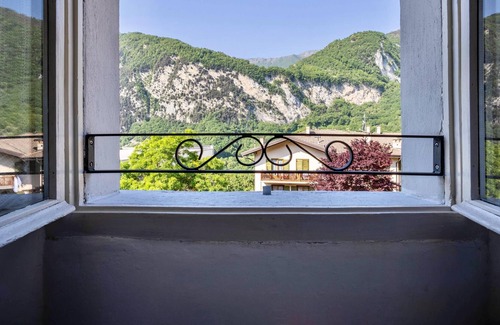 Canale di Tenno Apartment | Holiday Apartment "Agritur Tenno" with Balconies & Garden View