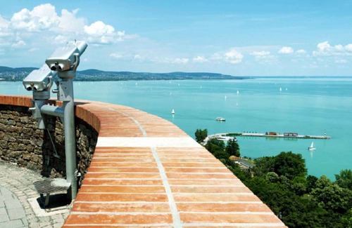 Clutihany Apartment | Holiday apartment air-conditioned, quiet, peaceful surroundings with beautiful views of the inland lake.